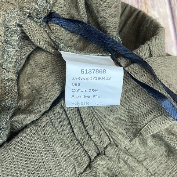 SHEIN Two-piece outfit: 1 pair of shorts and 1 crop top - Picture 4 of 13